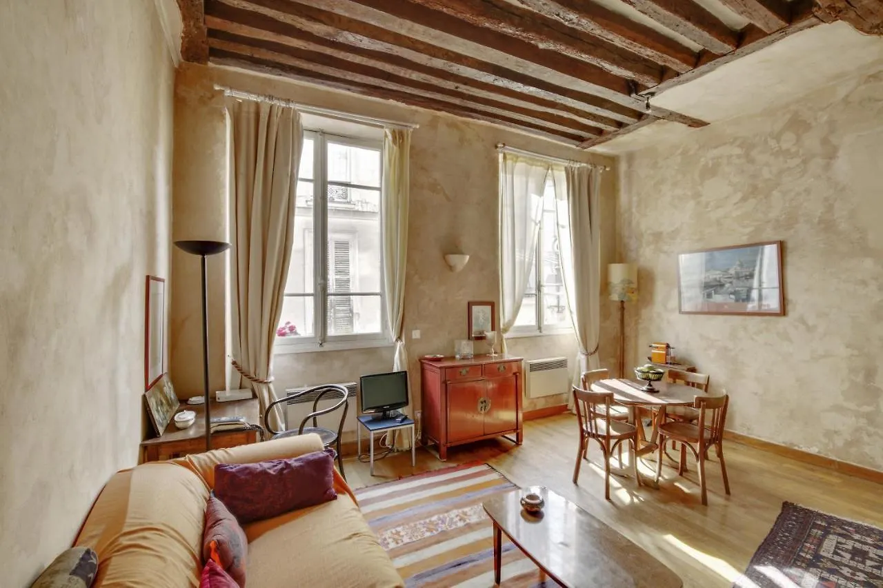 Marais-rue Des Rosiers Id 24
