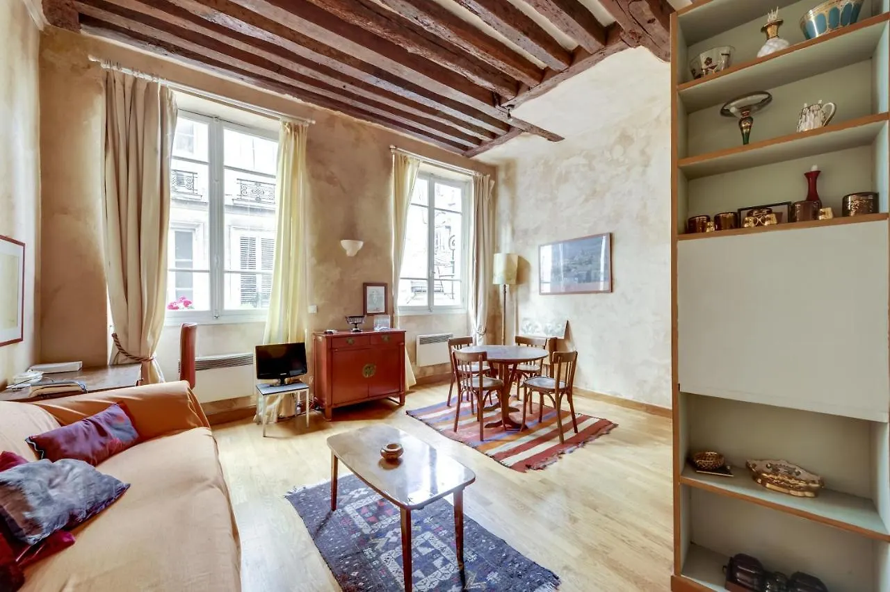 Marais-rue Des Rosiers Id 24